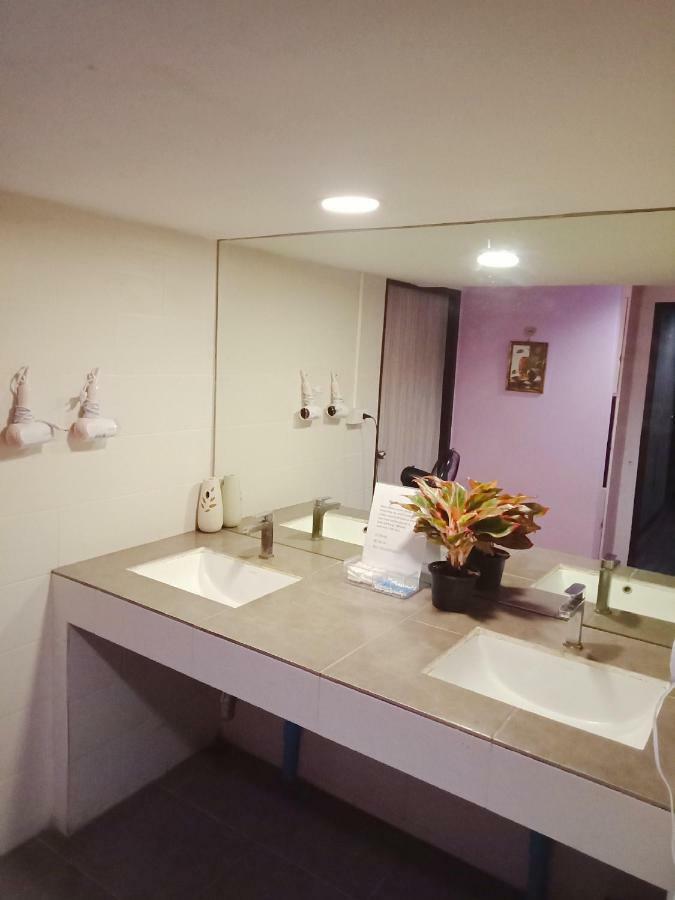 Badu Sukhumvit Dormitory Bangkok Extérieur photo